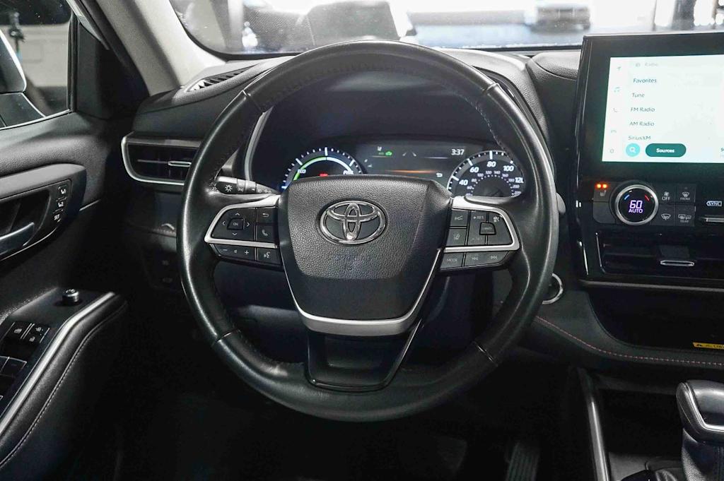 Thumbnail: 2023 Toyota Highlander - 8