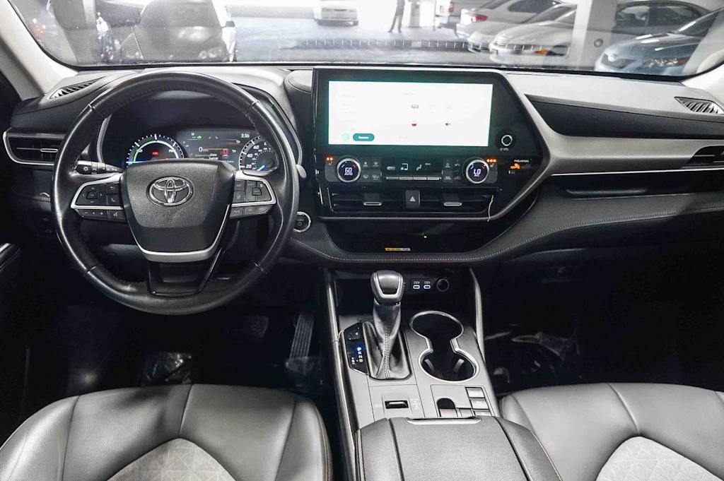 Thumbnail: 2023 Toyota Highlander - 2