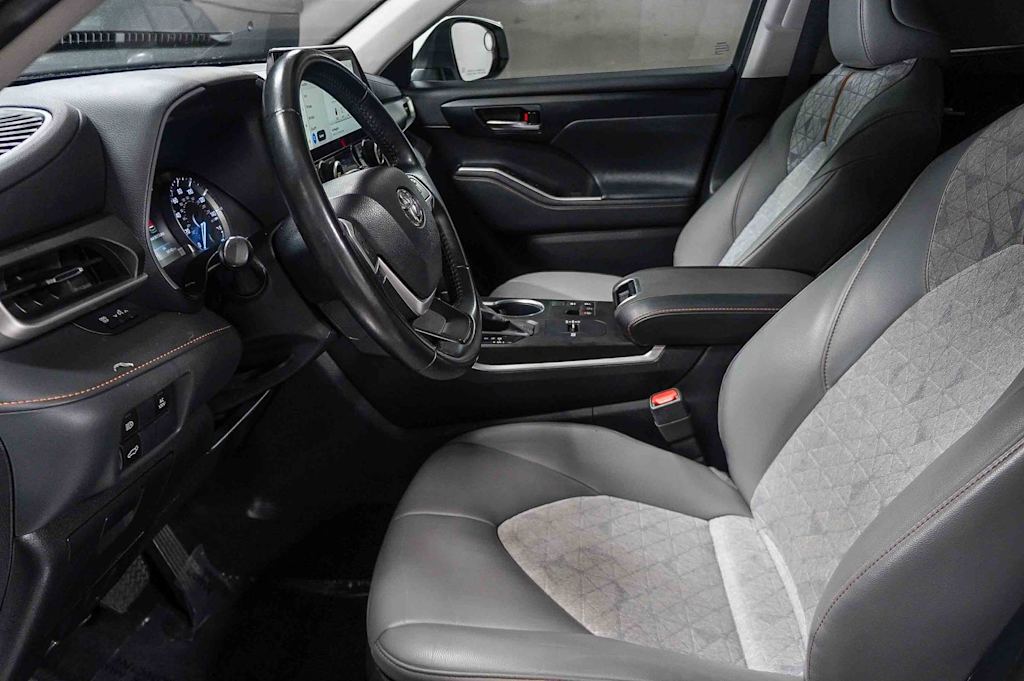 Thumbnail: 2023 Toyota Highlander - 10