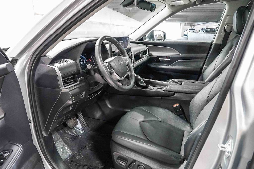 Thumbnail: 2025 Toyota Grand Highlander - 26