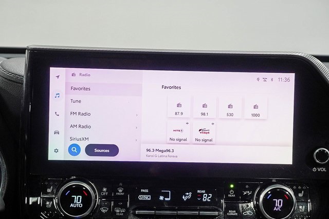 Thumbnail: 2023 Toyota Highlander - 23