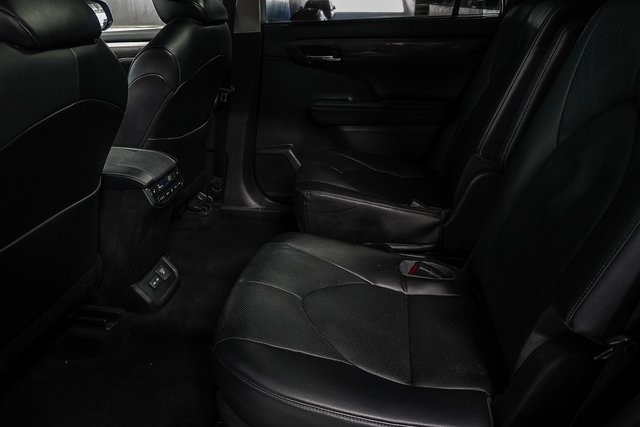 Thumbnail: 2023 Toyota Highlander - 12