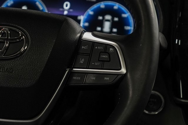 Thumbnail: 2023 Toyota Highlander - 25