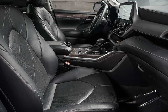 Thumbnail: 2023 Toyota Highlander - 10