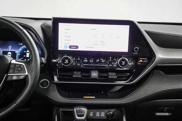 Thumbnail: 2023 Toyota Highlander - 13