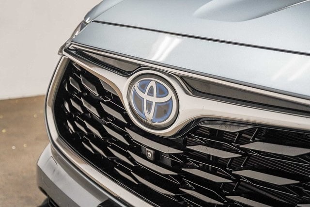 Thumbnail: 2023 Toyota Highlander - 21