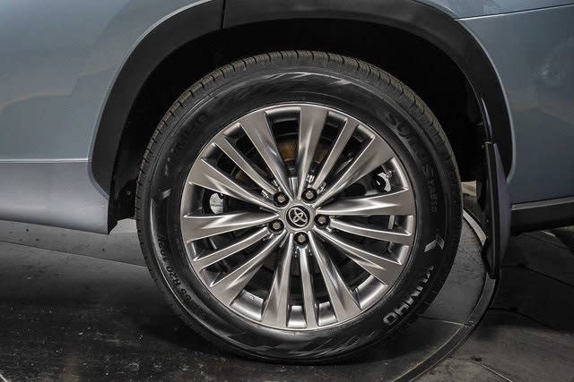 Thumbnail: 2023 Toyota Highlander - 22