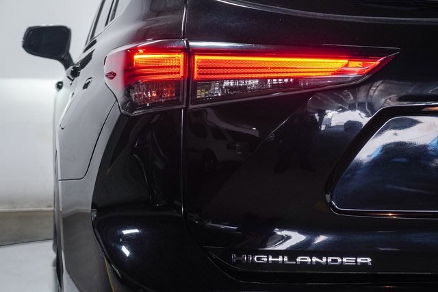 2021 Toyota Highlander XLE 21