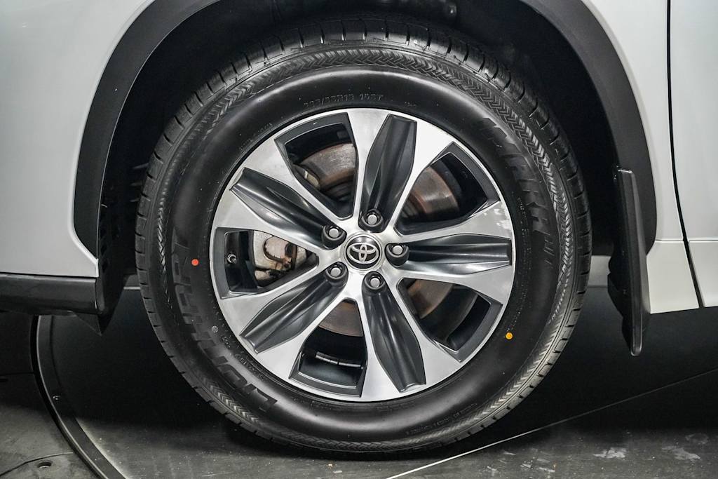 Thumbnail: 2022 Toyota Highlander - 7