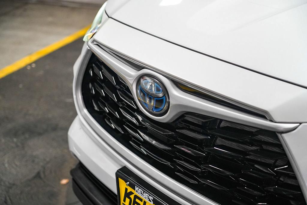 Thumbnail: 2022 Toyota Highlander - 6