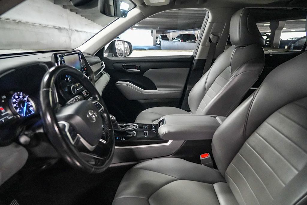 Thumbnail: 2022 Toyota Highlander - 11