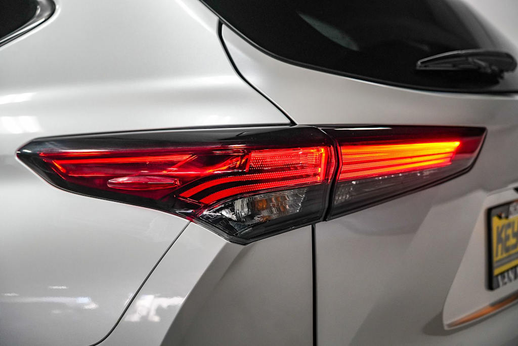 Thumbnail: 2022 Toyota Highlander - 21