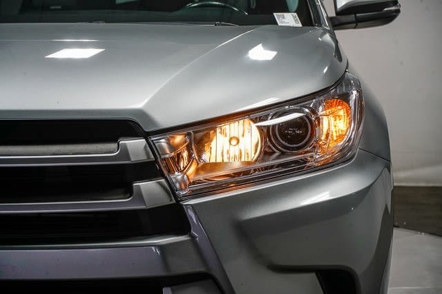 2019 Toyota Highlander XLE 19
