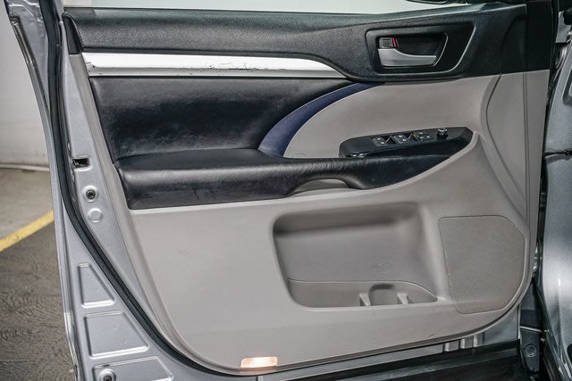 2019 Toyota Highlander XLE 25