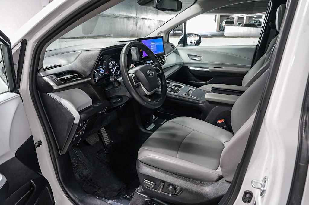 Thumbnail: 2025 Toyota Sienna - 11