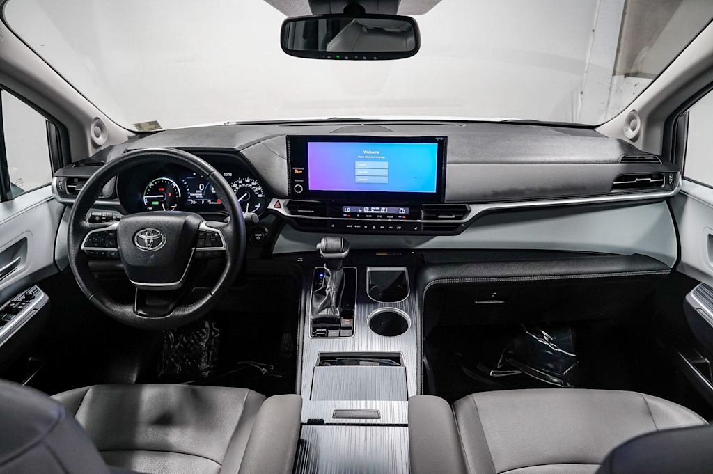 Thumbnail: 2025 Toyota Sienna - 2