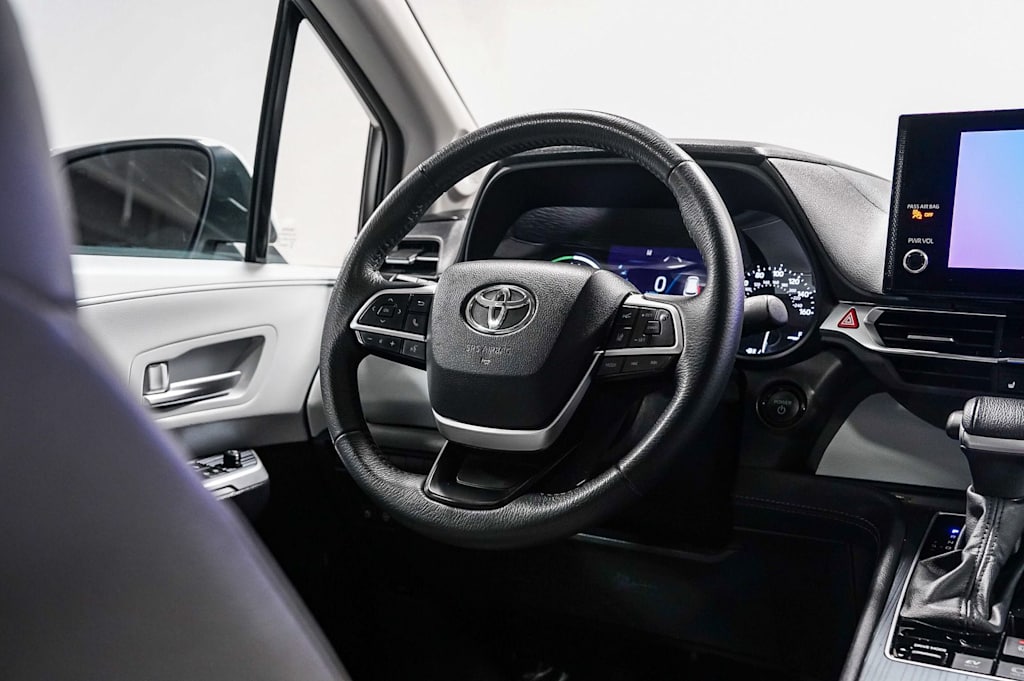 Thumbnail: 2025 Toyota Sienna - 13