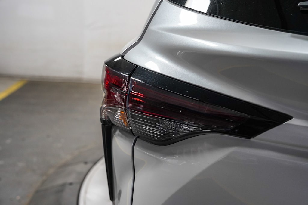 Thumbnail: 2025 Toyota Sienna - 23