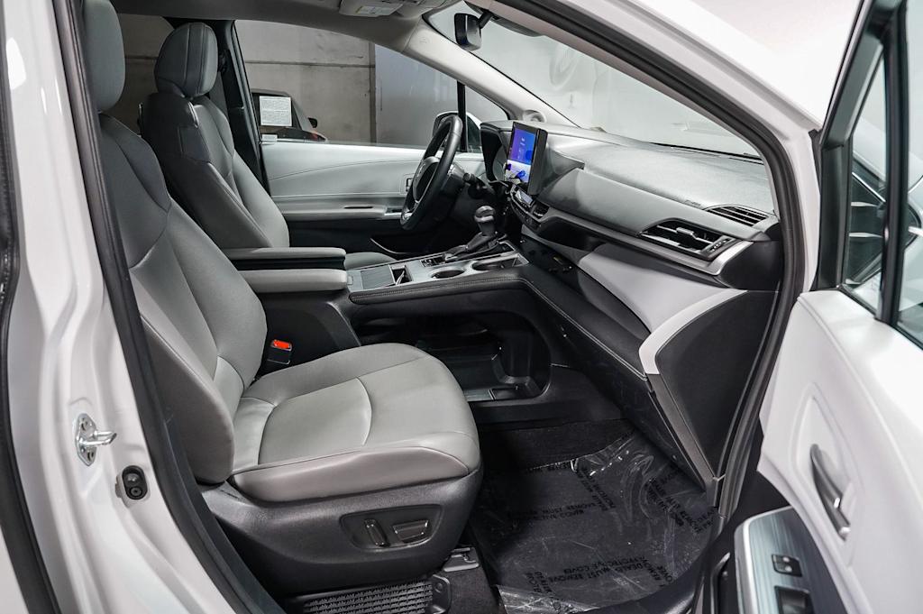 Thumbnail: 2025 Toyota Sienna - 10