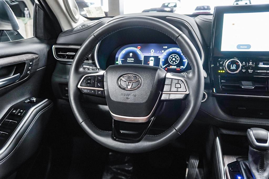 Thumbnail: 2025 Toyota Highlander - 9