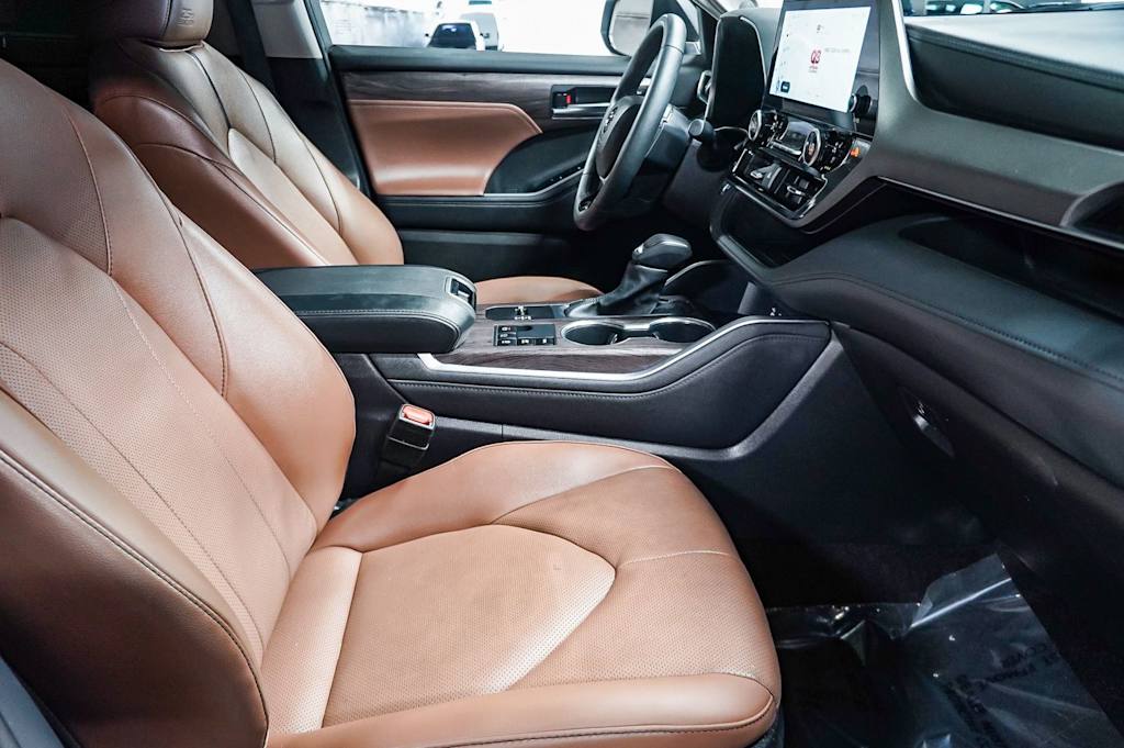 Thumbnail: 2025 Toyota Highlander - 10