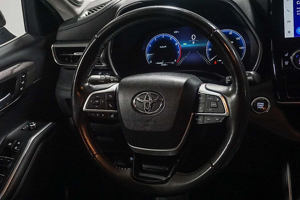 Thumbnail: 2023 Toyota Highlander - 13