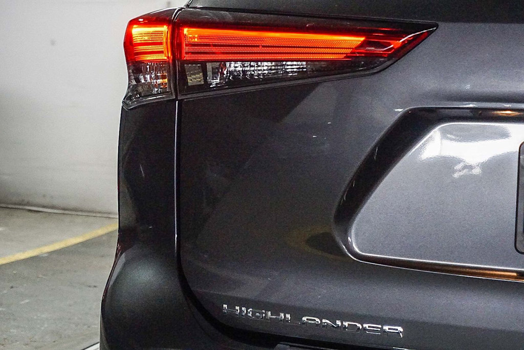 Thumbnail: 2023 Toyota Highlander - 24