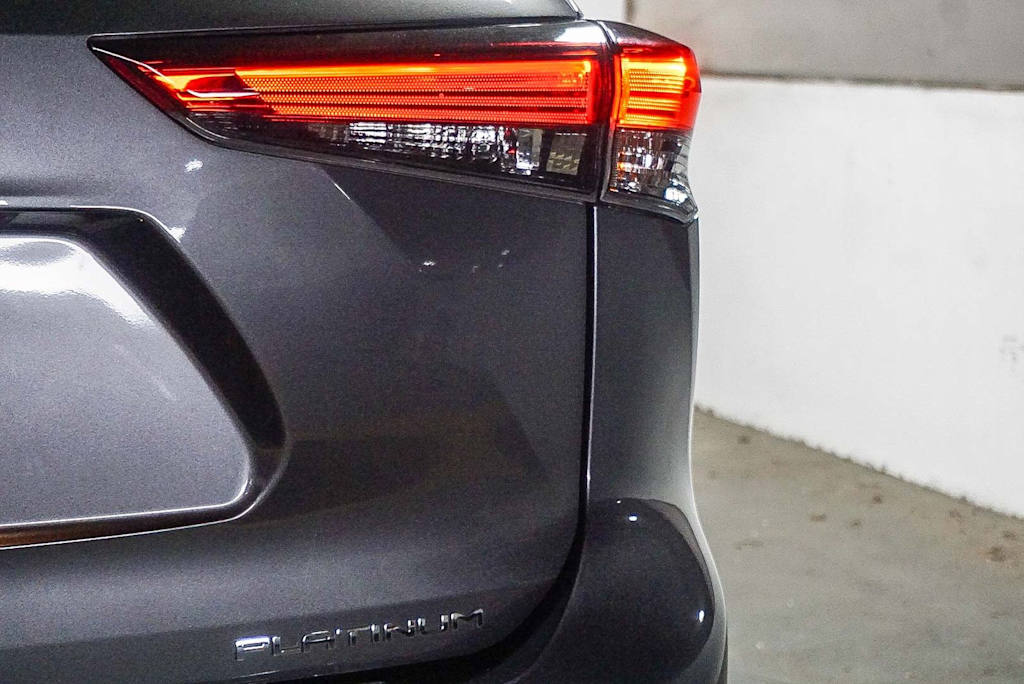 Thumbnail: 2023 Toyota Highlander - 25