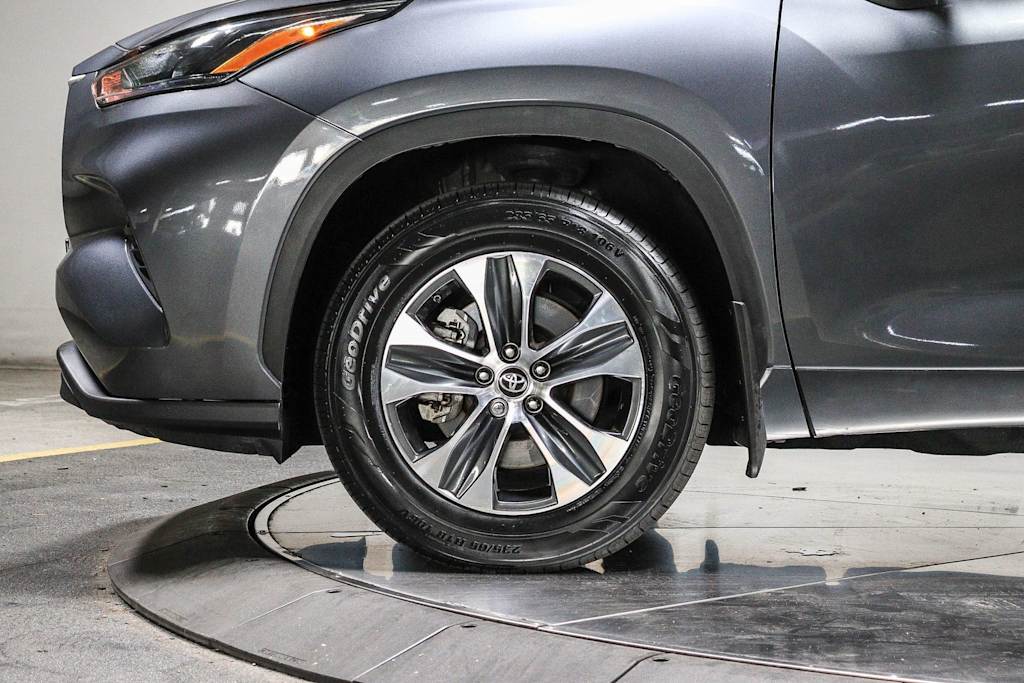 Thumbnail: 2023 Toyota Highlander - 7