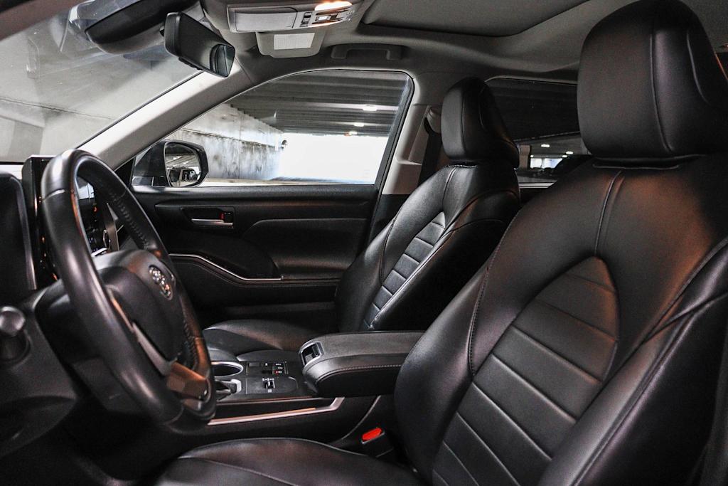 Thumbnail: 2023 Toyota Highlander - 11