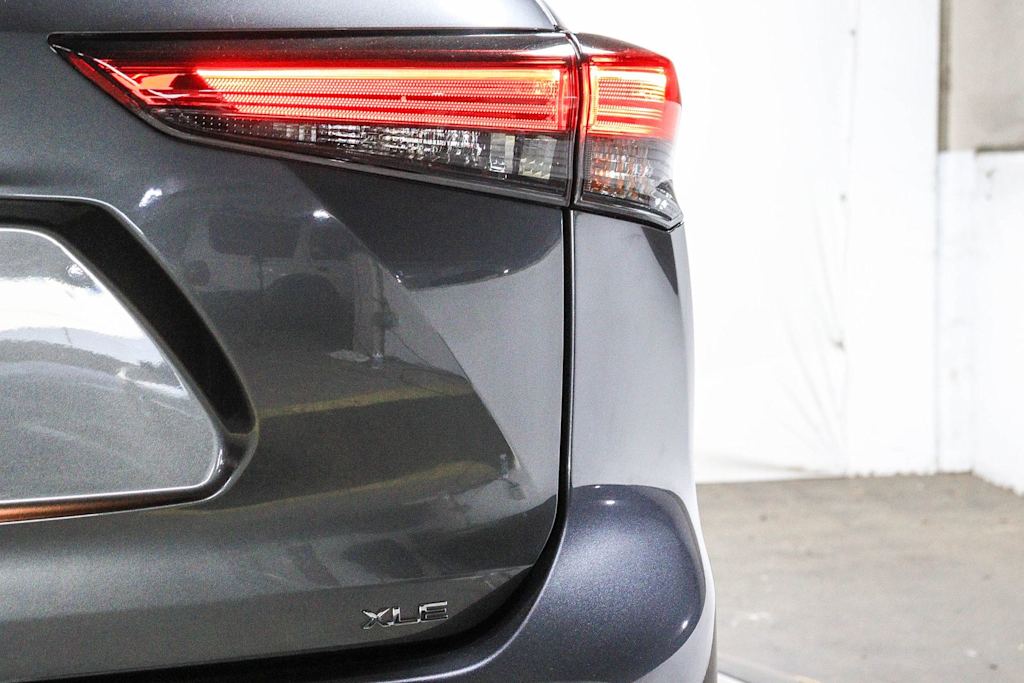Thumbnail: 2023 Toyota Highlander - 6