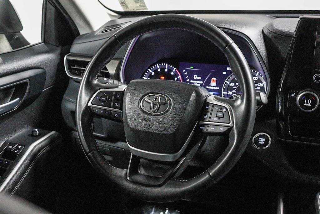 Thumbnail: 2023 Toyota Highlander - 9