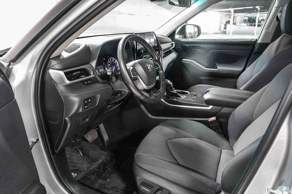 Thumbnail: 2025 Toyota Highlander - 11