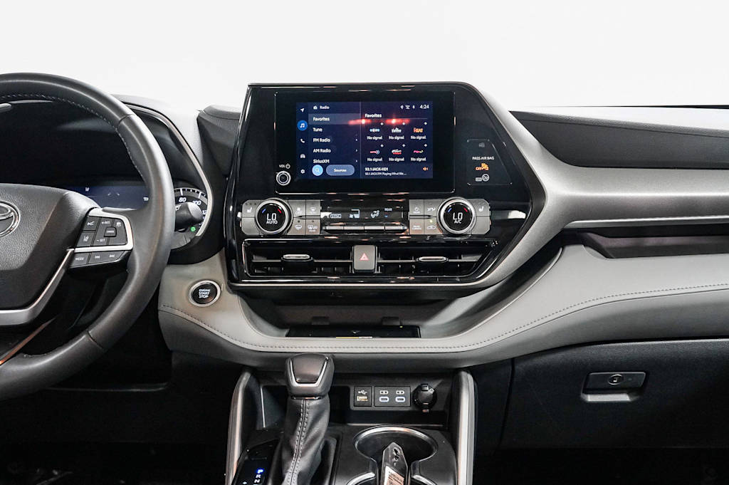 Thumbnail: 2024 Toyota Highlander - 14