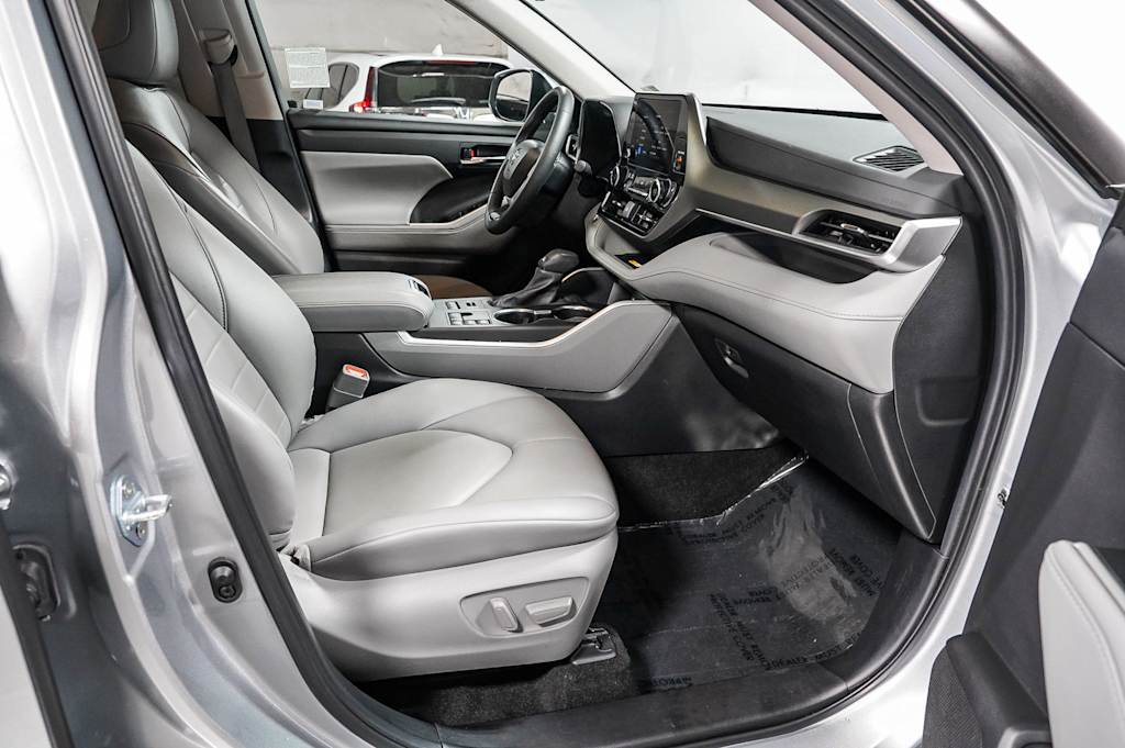 Thumbnail: 2024 Toyota Highlander - 10