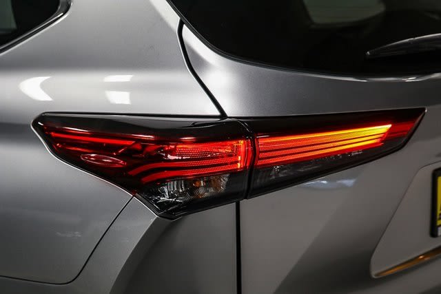 2023 Toyota Highlander LE 22