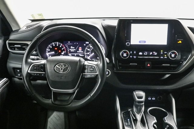 2023 Toyota Highlander LE 2