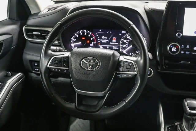 2023 Toyota Highlander LE 12