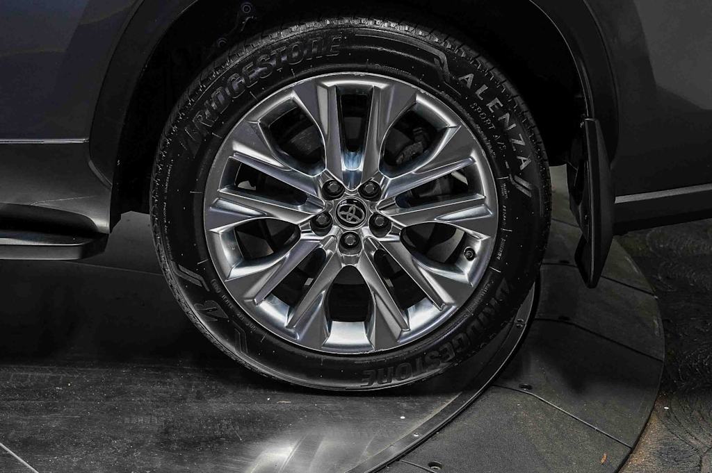 Thumbnail: 2023 Toyota Highlander - 22