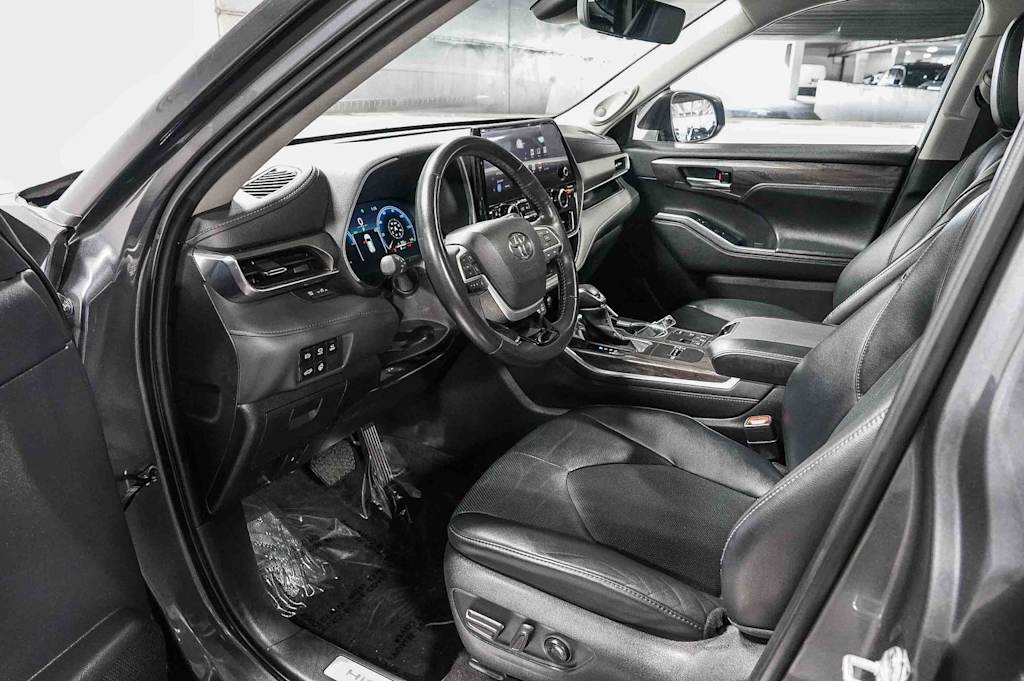 Thumbnail: 2023 Toyota Highlander - 11