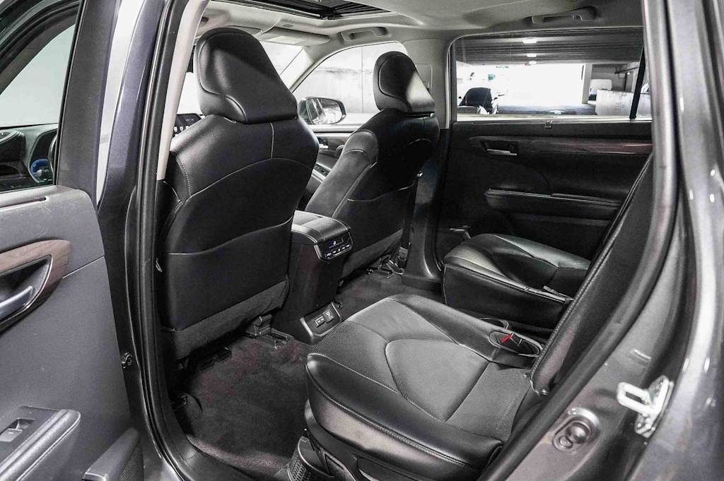 Thumbnail: 2023 Toyota Highlander - 12