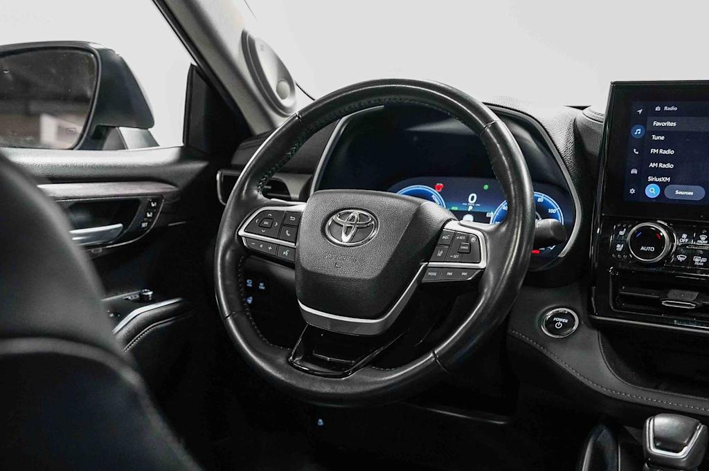 Thumbnail: 2023 Toyota Highlander - 9