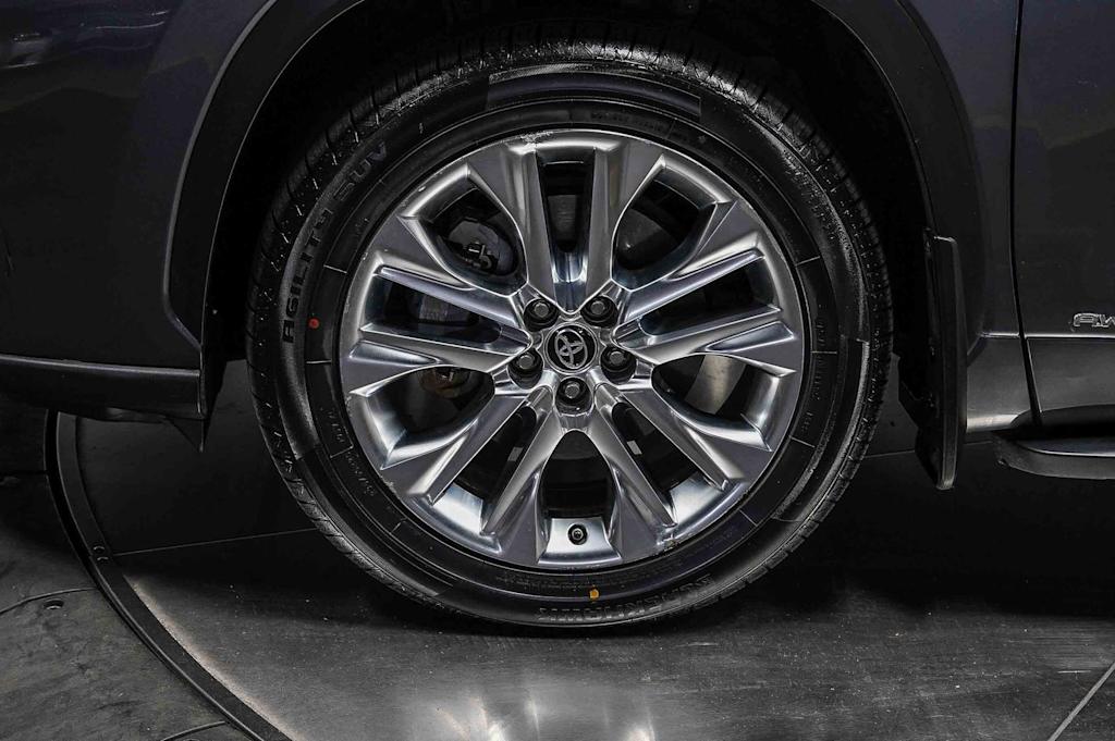 Thumbnail: 2023 Toyota Highlander - 7