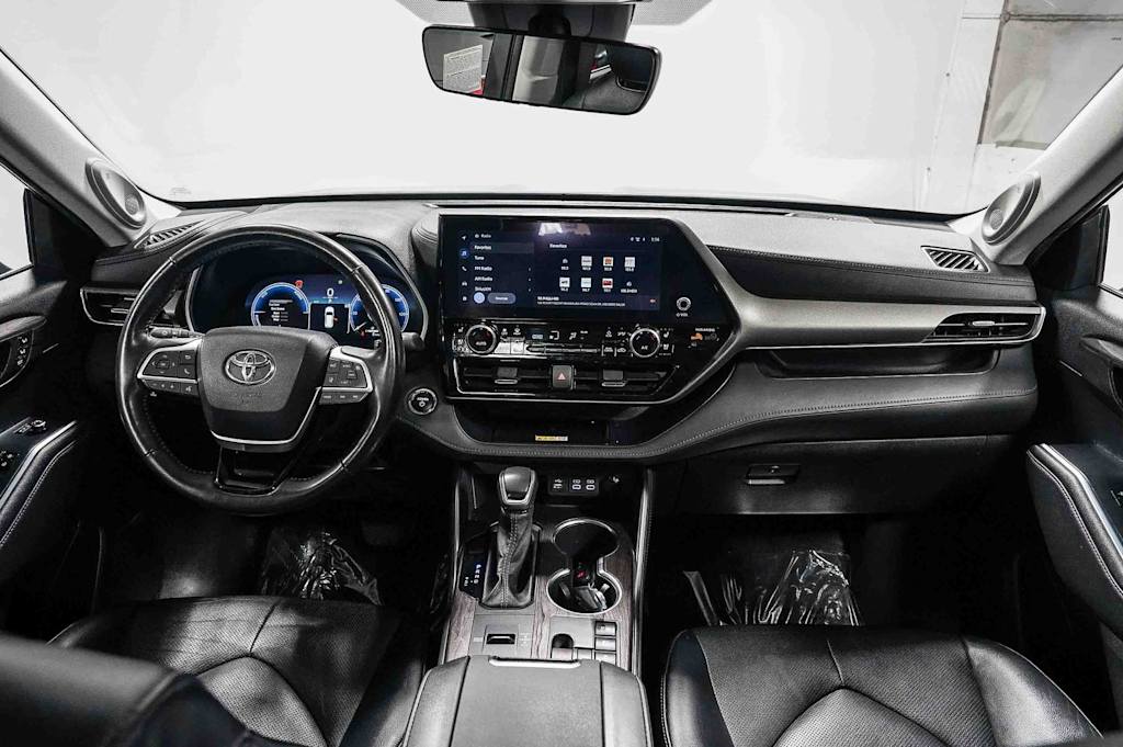 Thumbnail: 2023 Toyota Highlander - 2