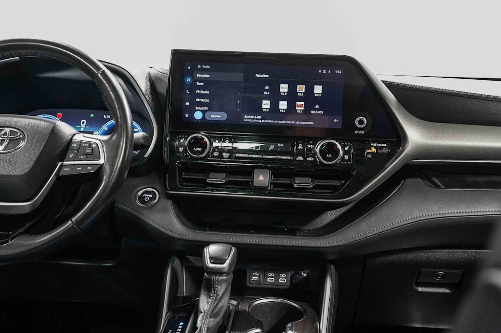 Thumbnail: 2023 Toyota Highlander - 14