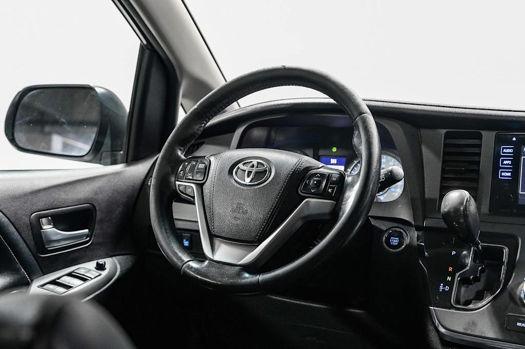 Thumbnail: 2015 Toyota Sienna - 13
