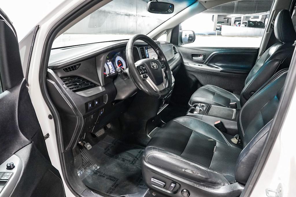 Thumbnail: 2015 Toyota Sienna - 11