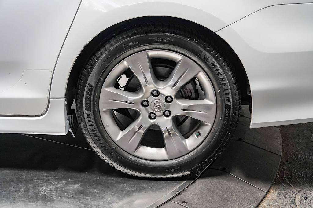 Thumbnail: 2015 Toyota Sienna - 22