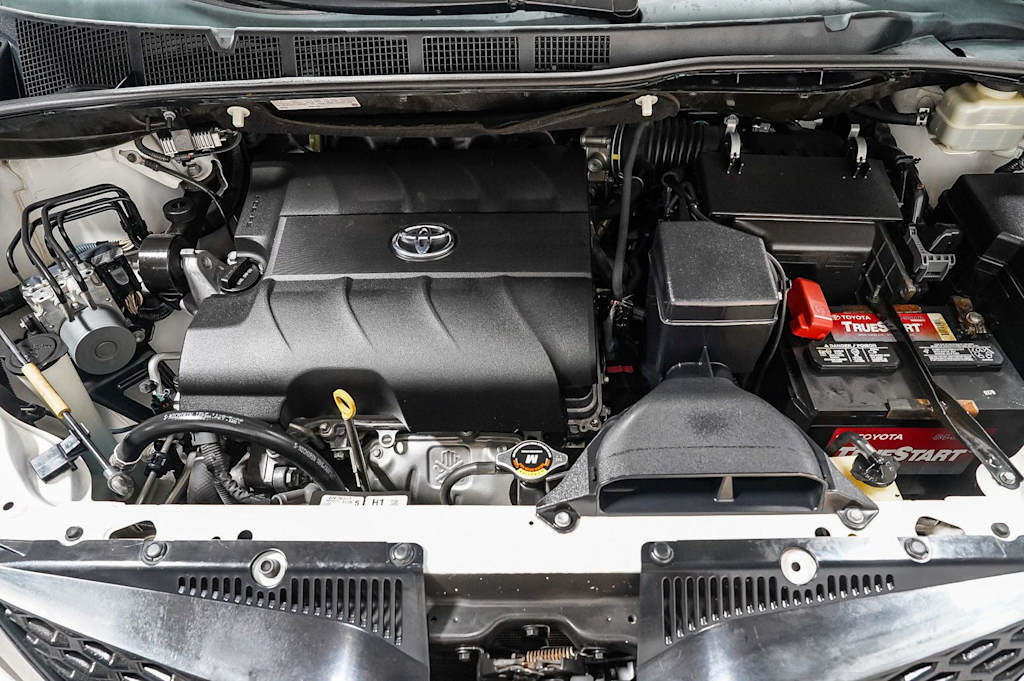 Thumbnail: 2015 Toyota Sienna - 8