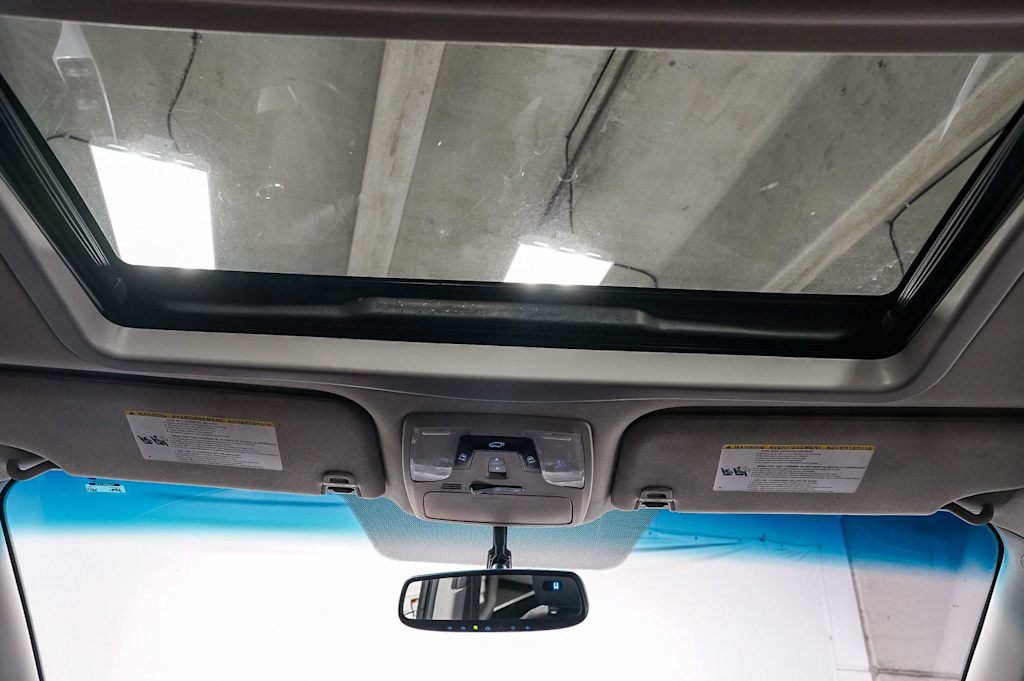Thumbnail: 2015 Toyota Sienna - 24